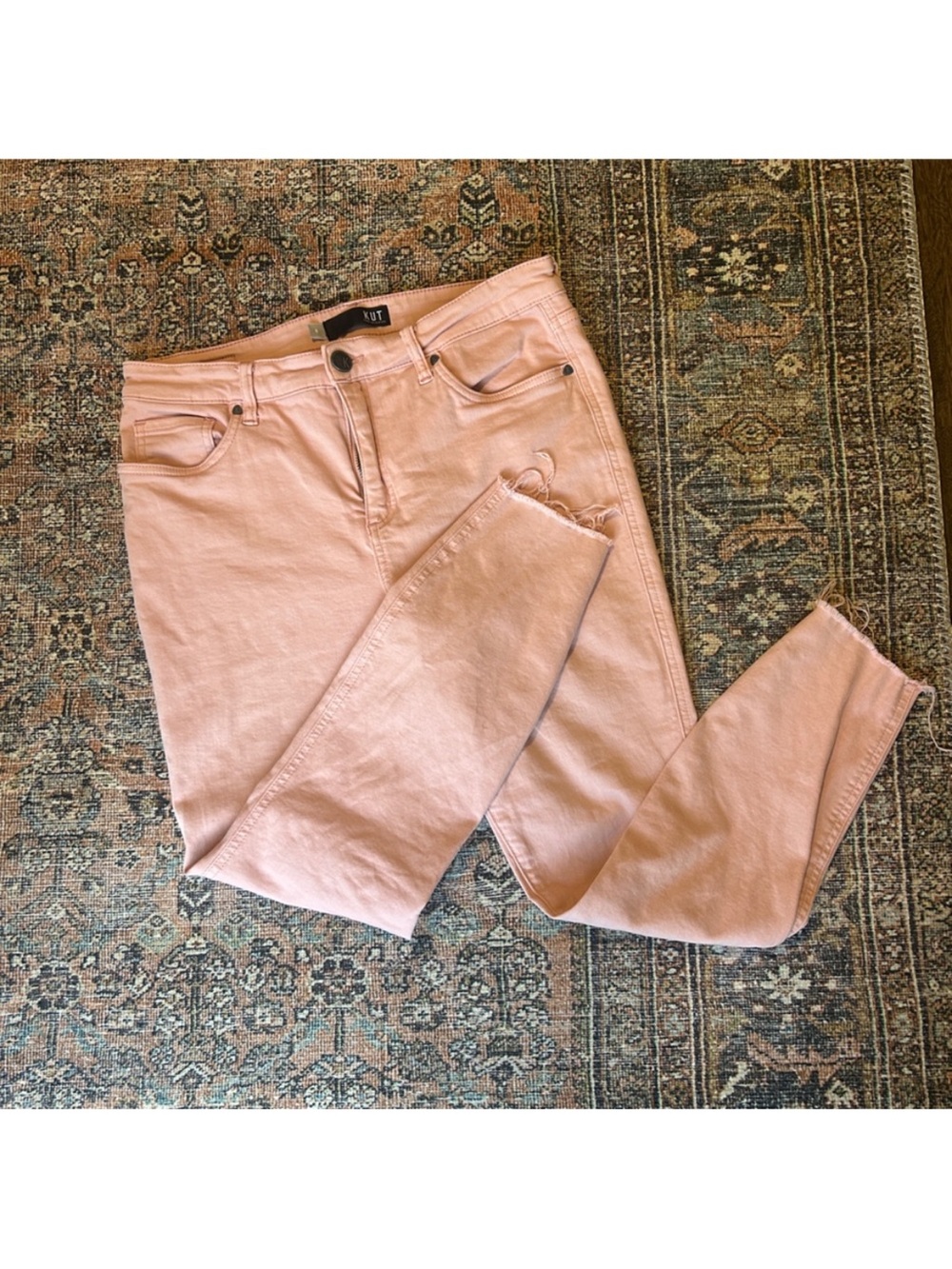 Kut from the Kloth Raw Hem Straight Leg Jeans Women’s Size 8 Light Pink Pastel